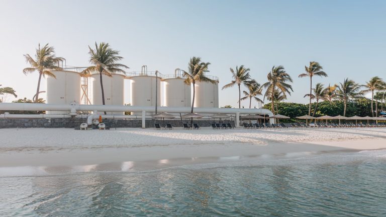 Mengapa SWRO Menjadi Solusi Ideal untuk Resort Pantai?