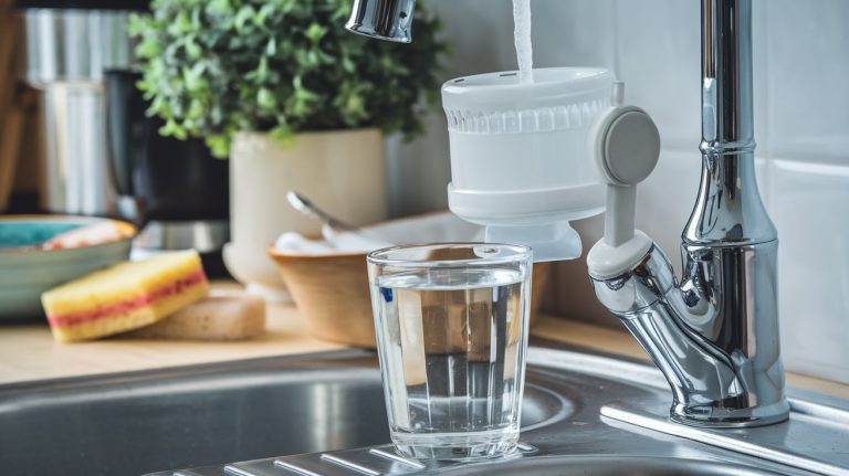 5 Alasan Mengapa Anda Perlu Menggunakan Filter Air di Rumah