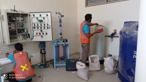 Instalasi pipa dan pompa pada Sistem Sea Water Reverse Osmosis (SWRO)